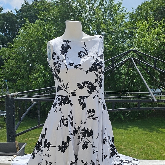 Grace Karin Dresses & Skirts - Grace Karin Black and White Fit and Flare Dress